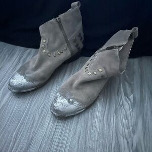 Coconuts by Matisse Studded Gray Ankle Boots